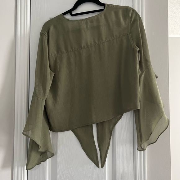 Guess blouse with bell sleeve - Picture 2 of 2
